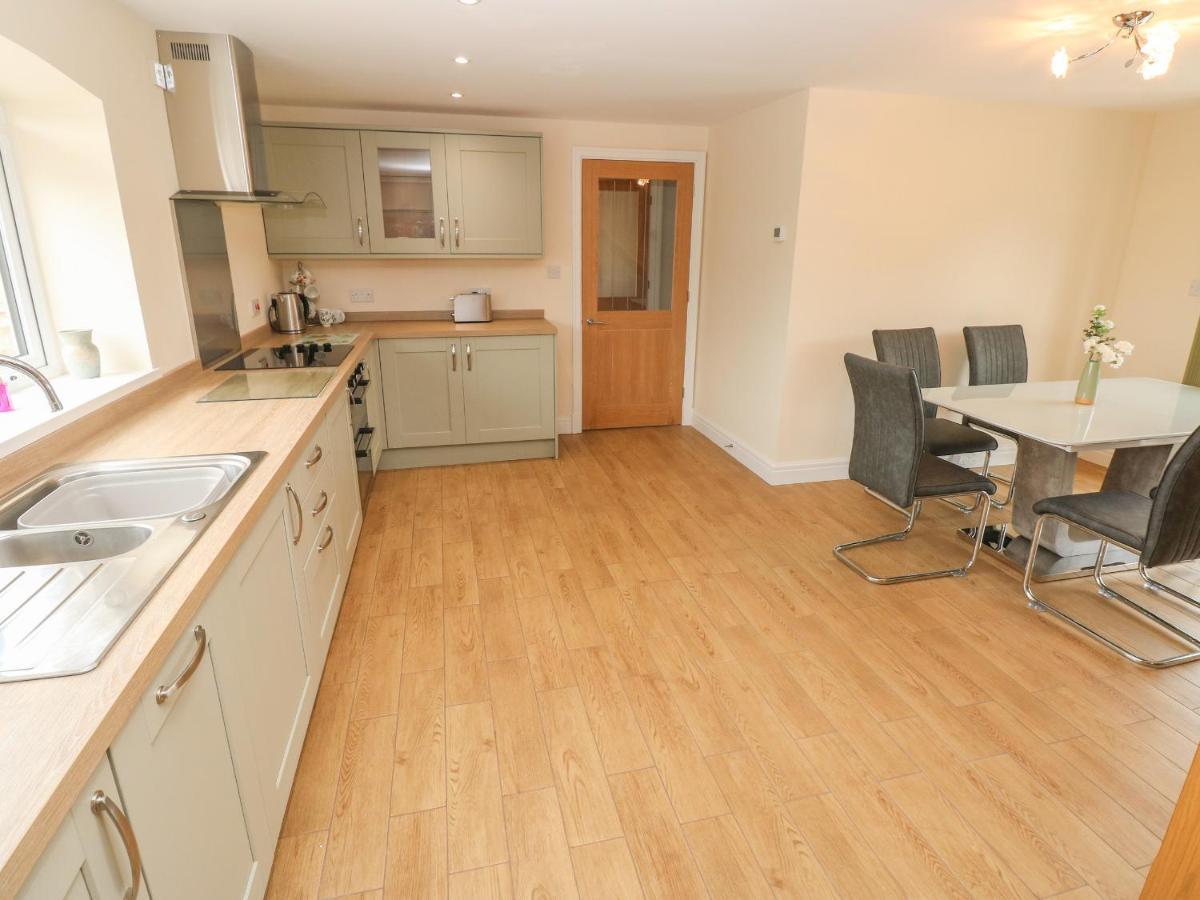 Woodpecker Barn Villa Pontyclun Exterior photo