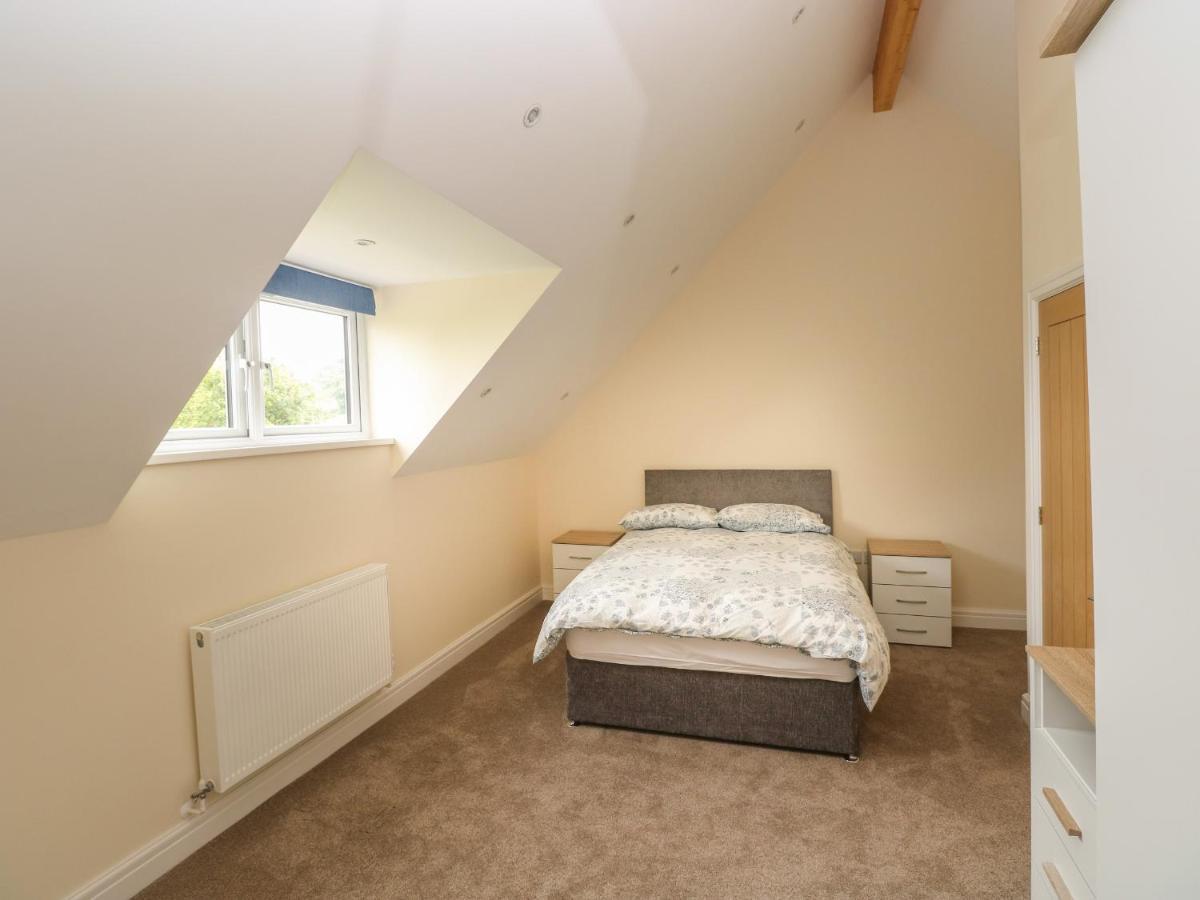 Woodpecker Barn Villa Pontyclun Exterior photo